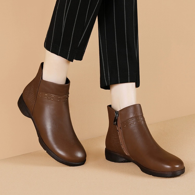 软底马丁靴女2025秋冬季新款靴子加绒粗跟平底鞋女圆头真皮小短靴