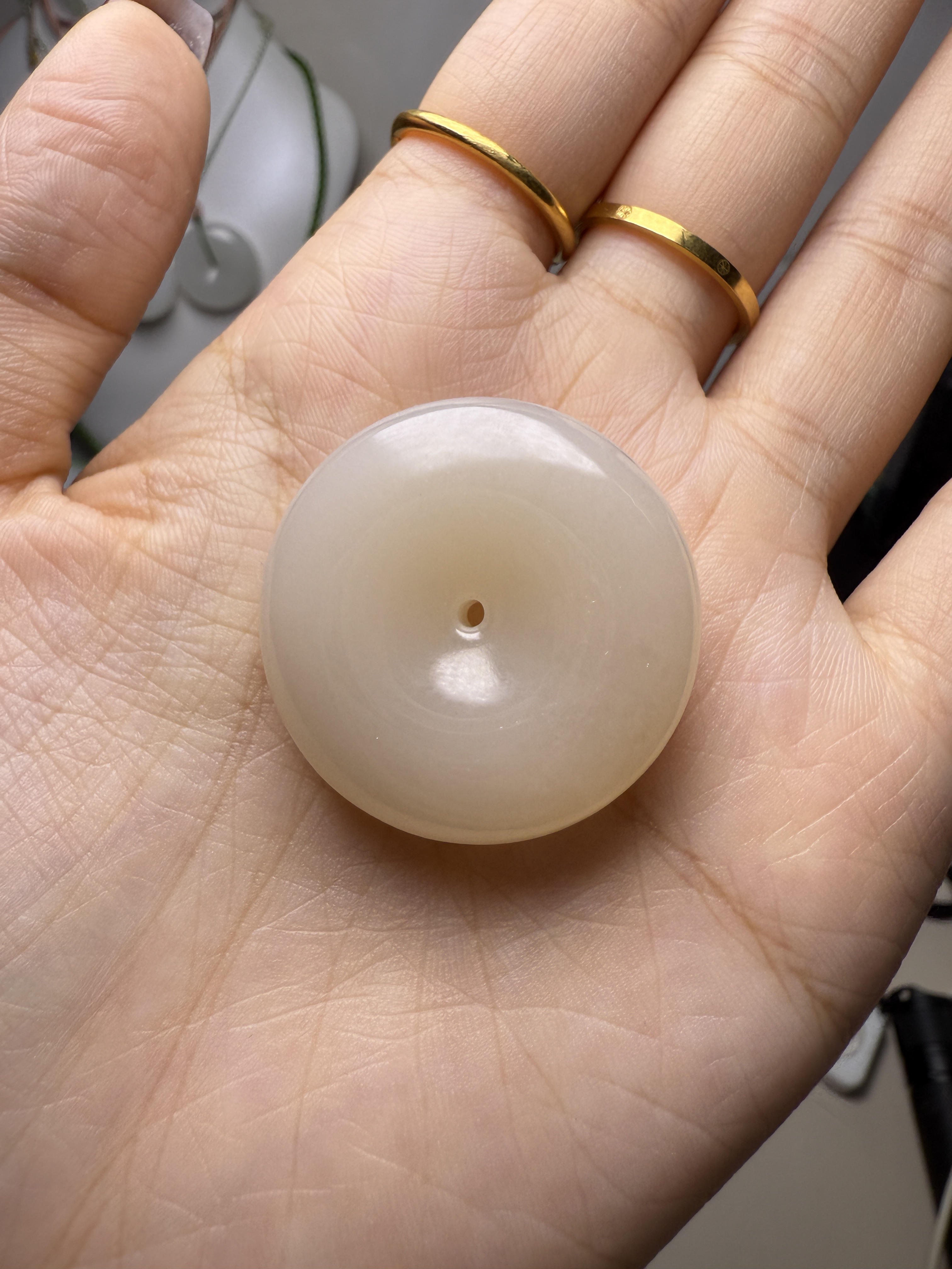 和田玉藕粉大平安扣