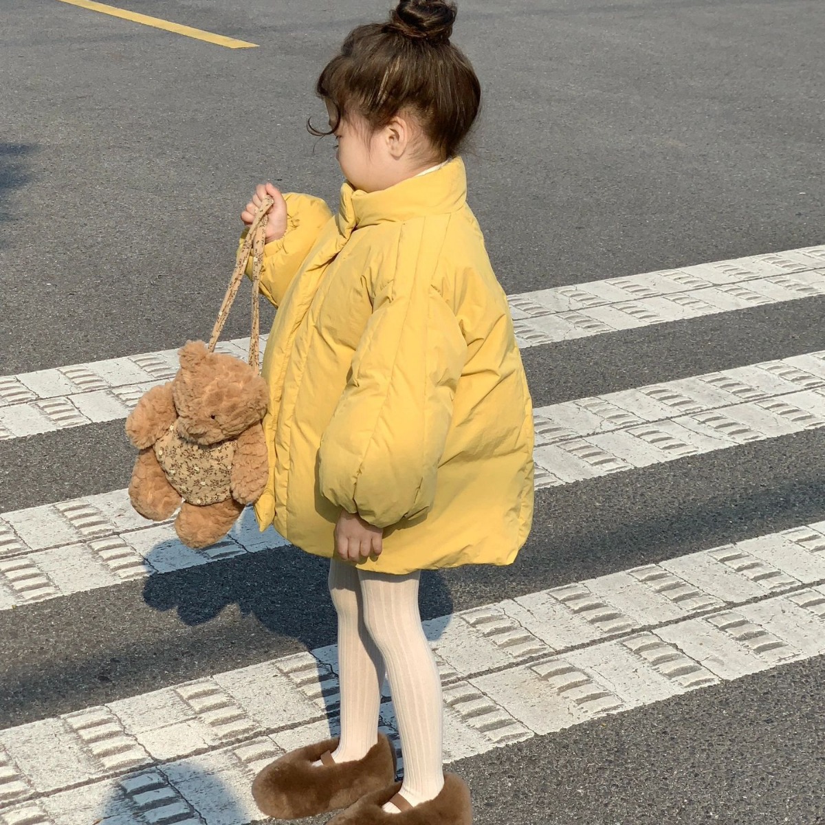 2023新款冬季女童洋气宽松宝宝加厚立领黄色服保暖外套中长款秋冬