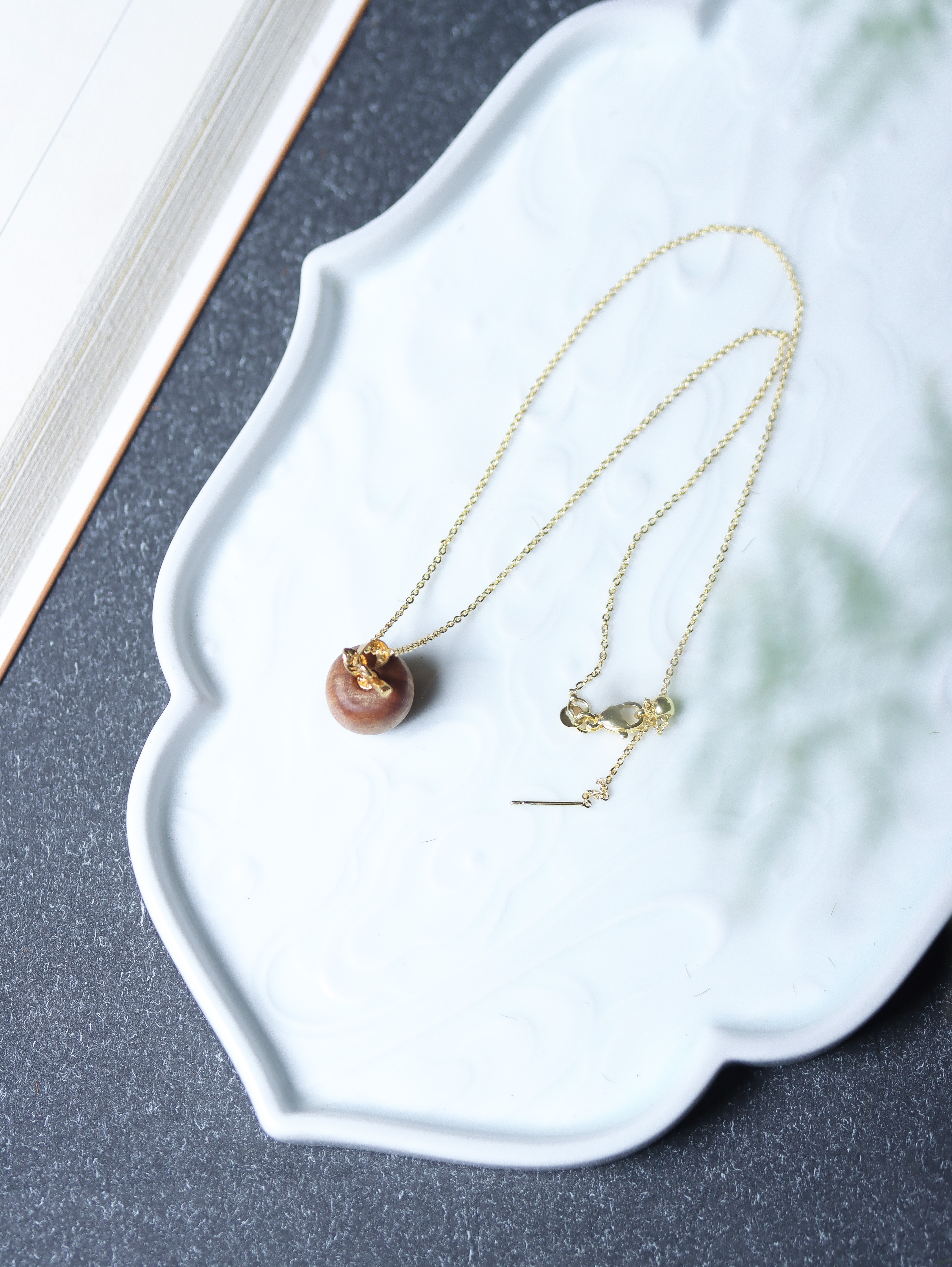 【平安喜乐】印度老山檀香苹果锁骨链