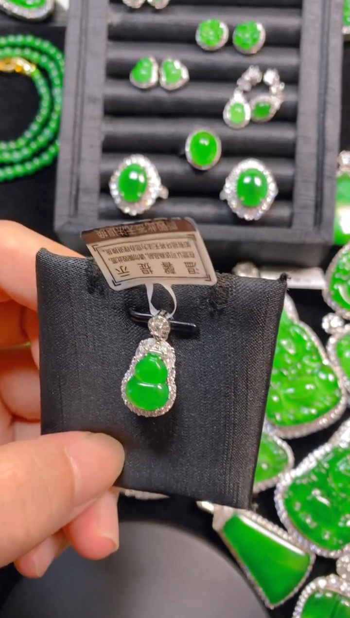 【闪购商品】翡翠吊坠银S925镶嵌吊坠