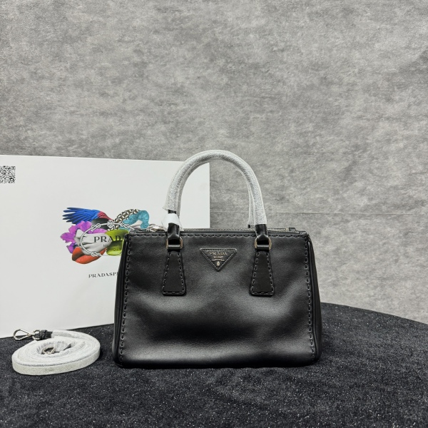 95新/普拉达/妃鱼/包包/市场价38000/240919EV0028