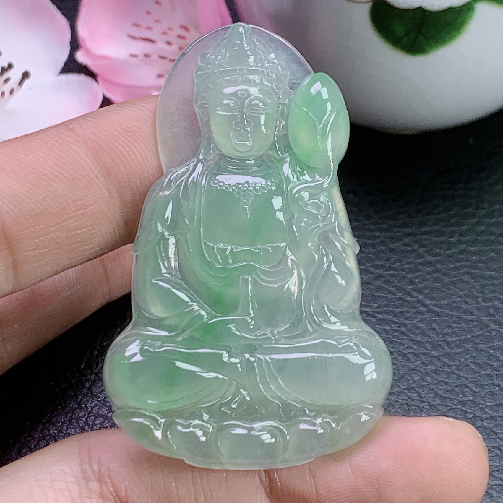 天然翡翠缅甸A货冰种飘绿精美浅绿色观音渡母守护神挂件吊坠高冰