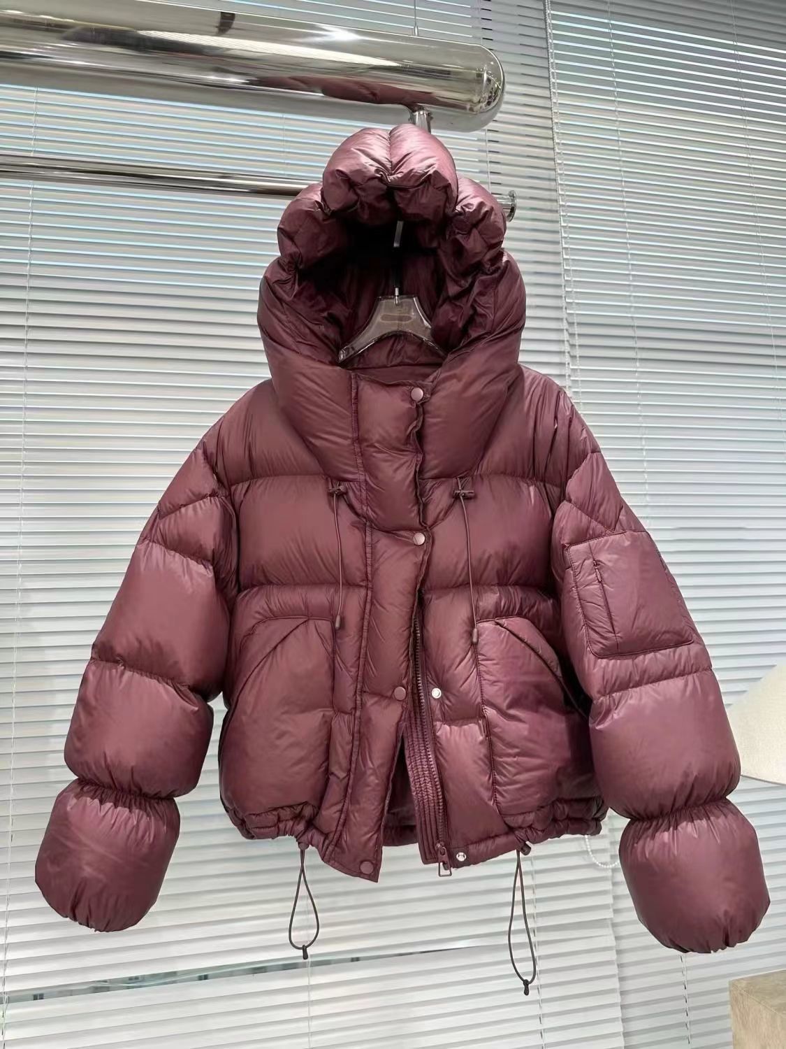 波司澄羽绒服女冬季新款加厚欧韩简约气质连帽百搭保暖高级感小外