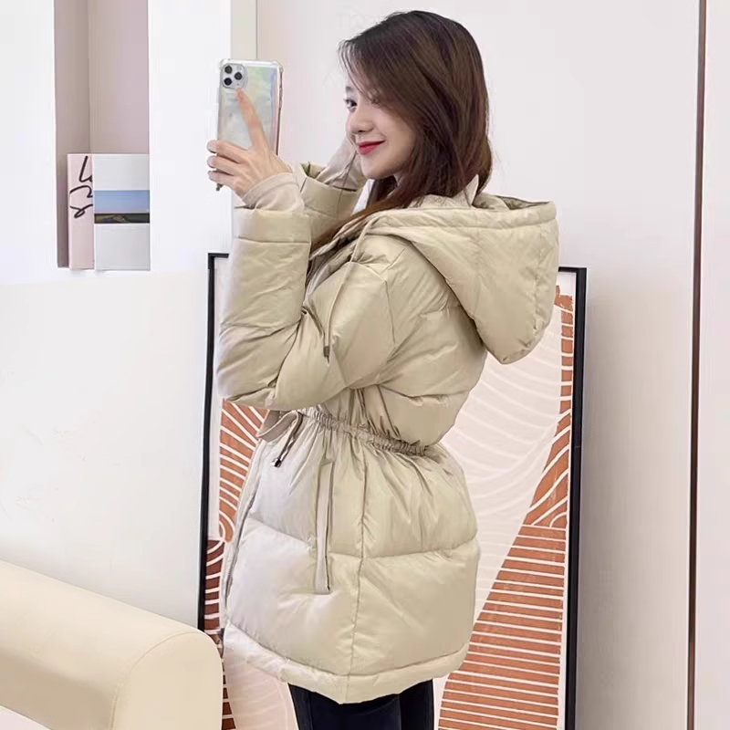 波司澄光面收腰系带羽绒服女年韩版小个子中长款连帽加厚白鸭绒外