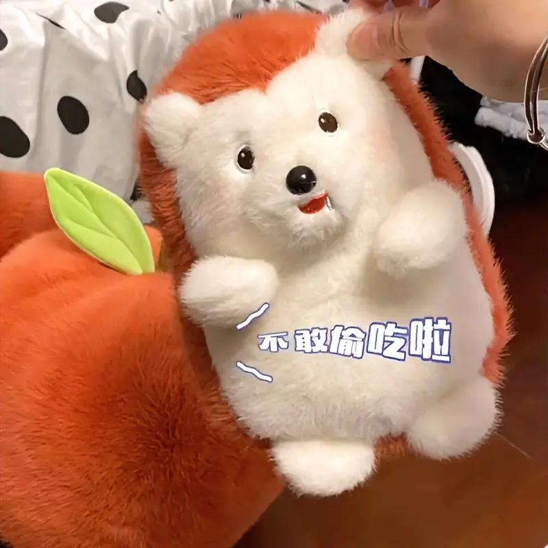 新疆包邮刺猬毛绒玩偶公仔大号小刺猬偷吃大苹果毛绒玩具趣味抱枕