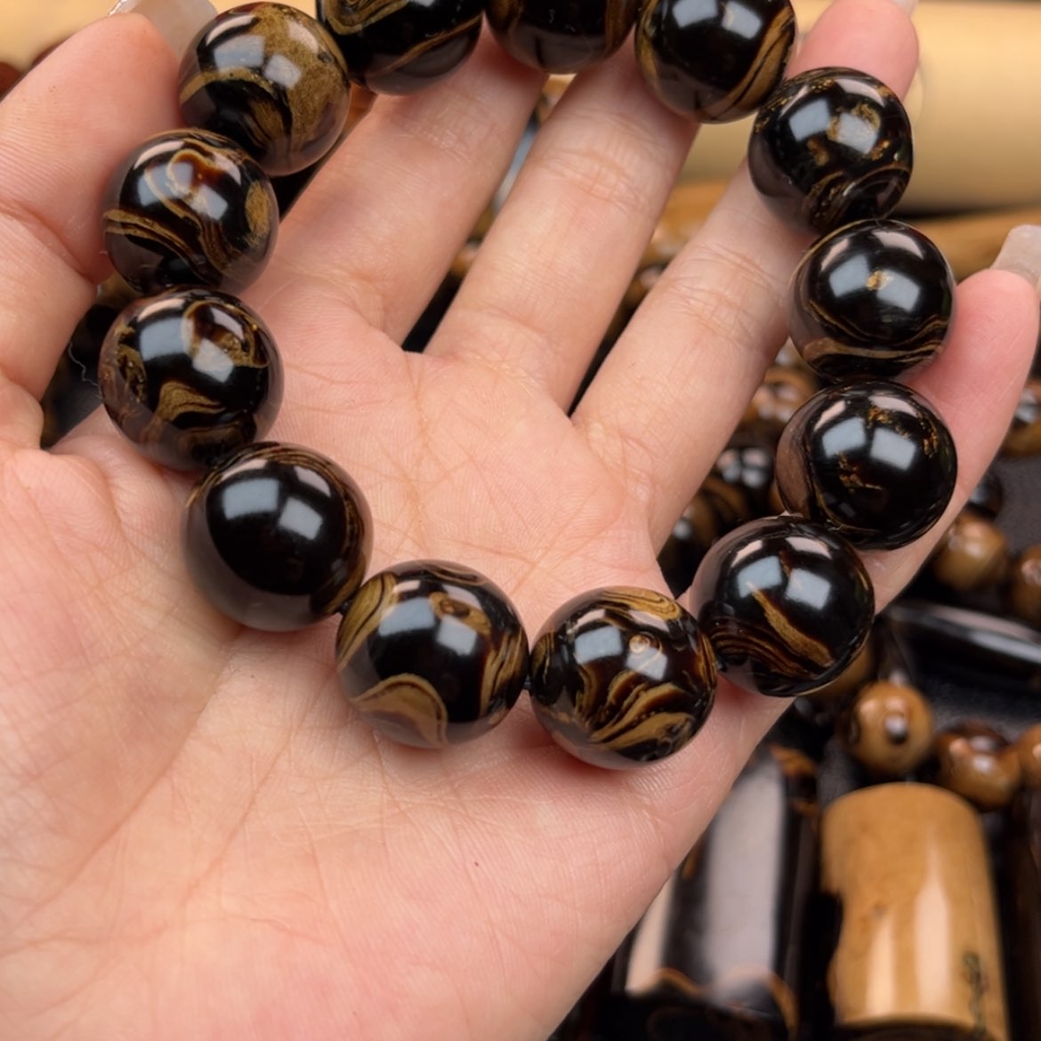 【闪购商品】血鉚根雕美****庄18圆珠