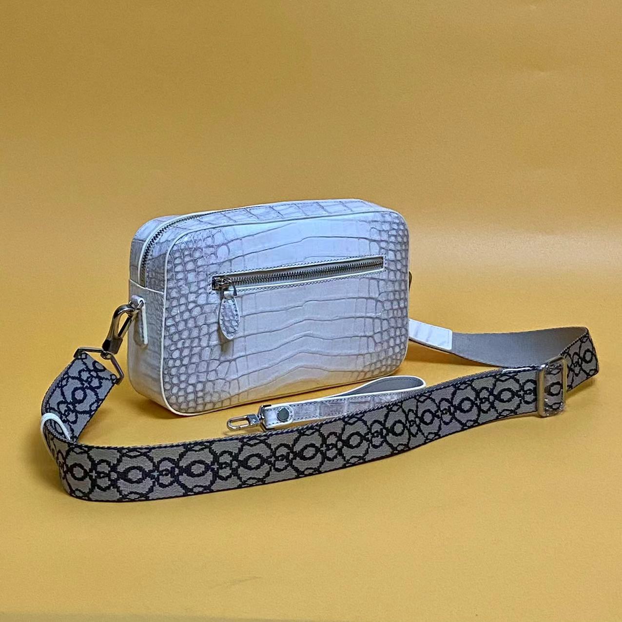 高端喜玛拉雅鳄鱼皮手工擦色斜跨邮差包休闲潮流时尚百搭