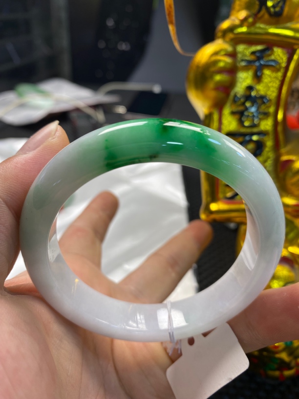 天然缅甸翡翠A货白底青飘辣绿