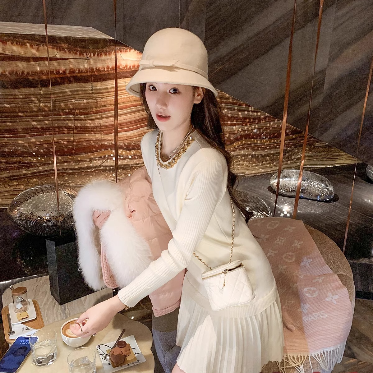 鱼兔子的兔子法式针织连衣裙女秋冬2024新款拼接打底裙百褶裙子