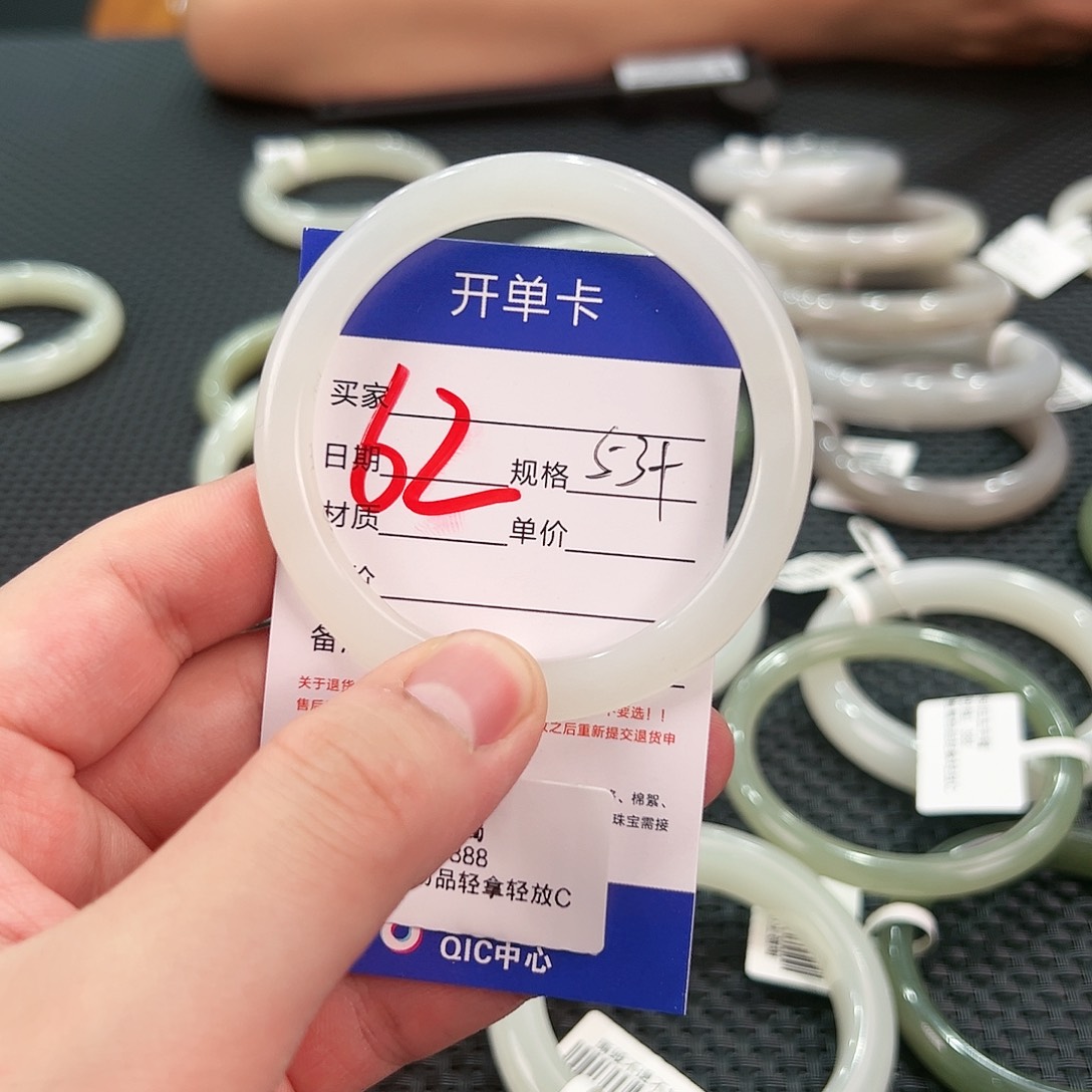 和田玉手镯未镶嵌T***！
