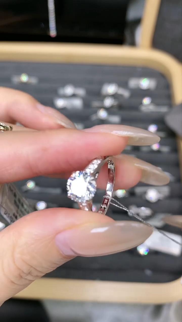 【闪购商品】实验室培育钻石18K金镶嵌1.5克拉四爪