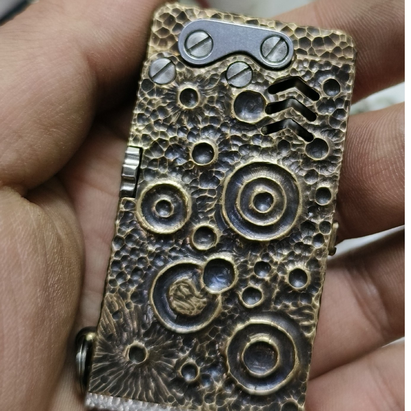 手工龙舌黄铜打火机陨石坑手艺人孤品纯手工盔甲做旧精雕机雕刻