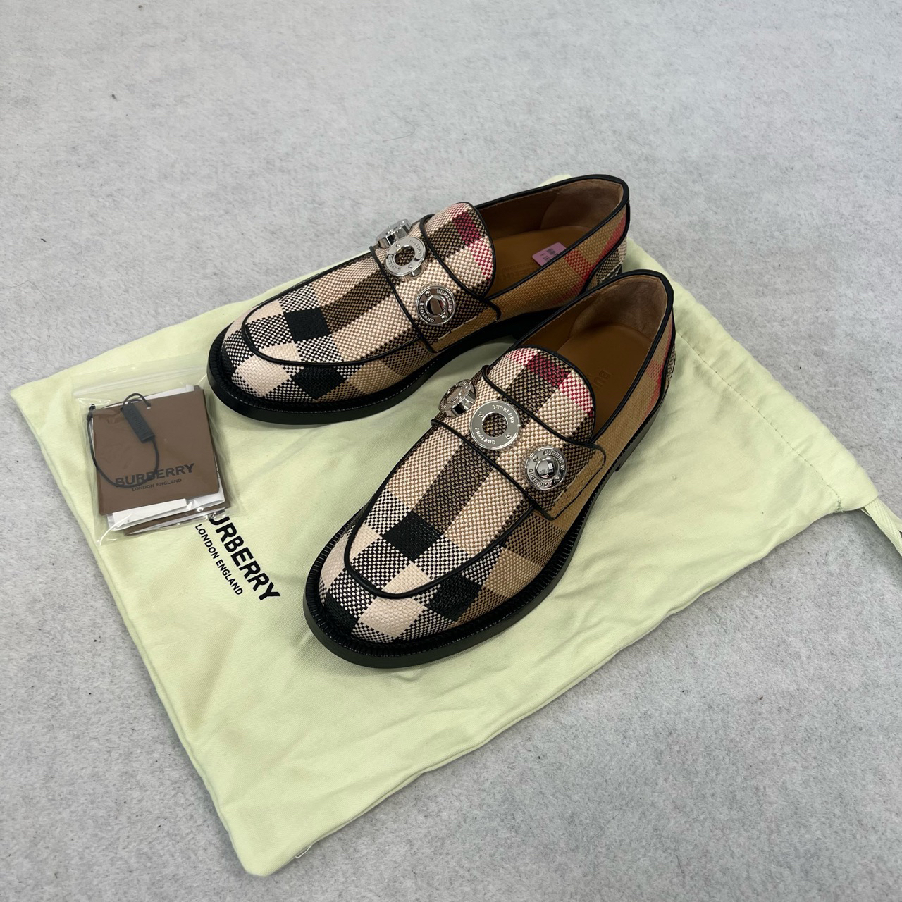99新 AMIPARIS Burberry 格纹乐福鞋38码