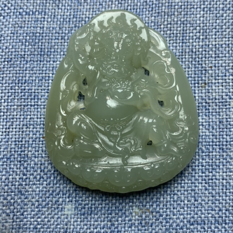 天然和田玉黄财神冰底挂件镂空精雕栩栩如生温润细腻男士吊坠牌子