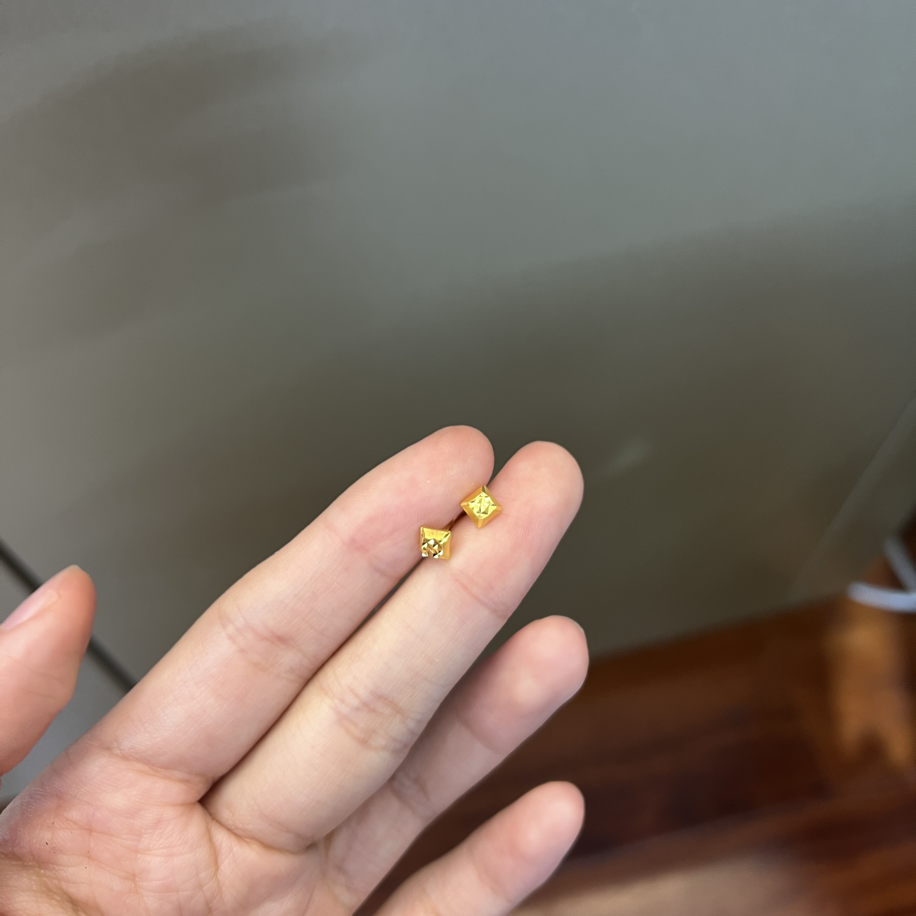 御典金翠缘福利款30足金小方块耳钉1.05  1.04 0.99  1