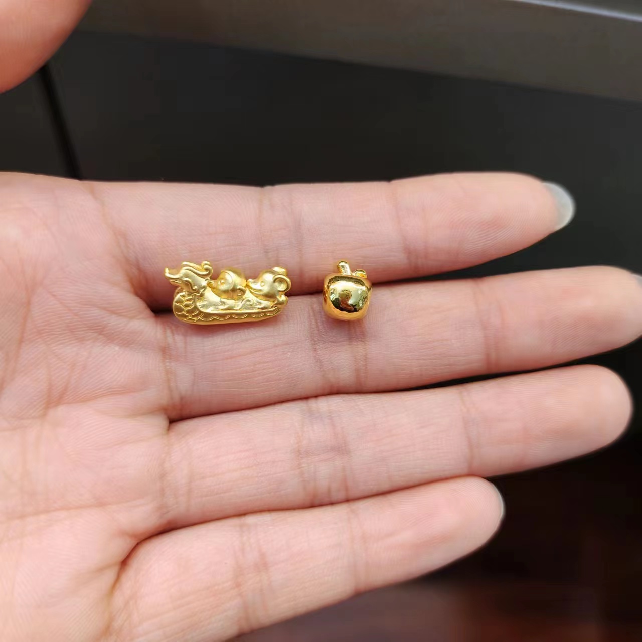 御典金翠缘福利款40足金龙舟三合＋苹果手编1.02g