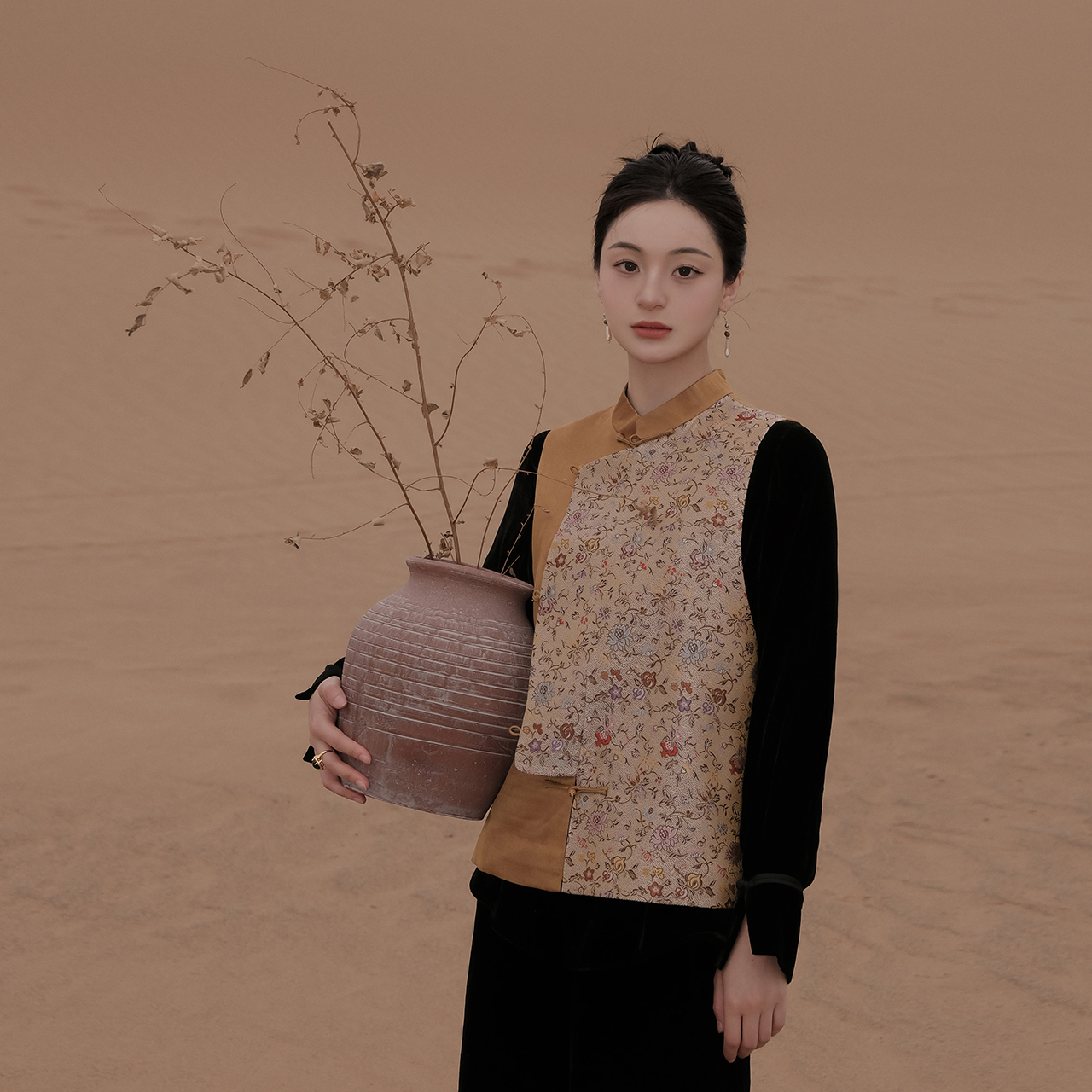 盛唐牡丹中式国风缠枝花琵琶襟马甲（不支持七天无理由）