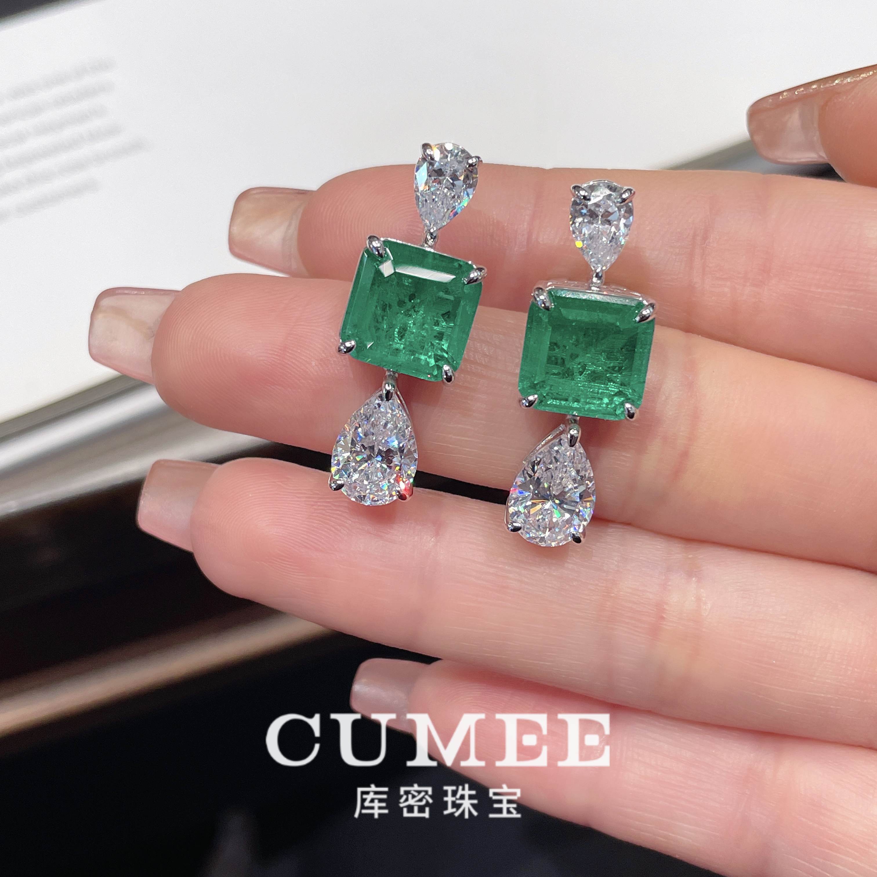 Cumee 925银耳饰 简约经典设计款 仿真合成祖母绿色耳坠.银镀金