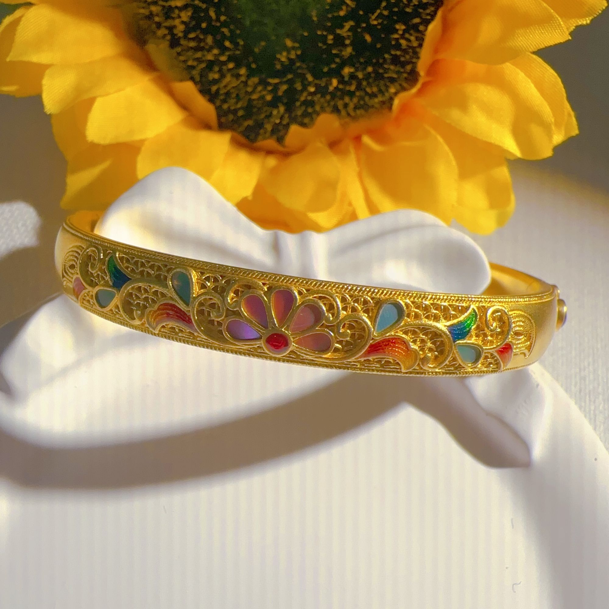 赛菲尔万足®足金螺钿莲花祥云贵气感满满手镯