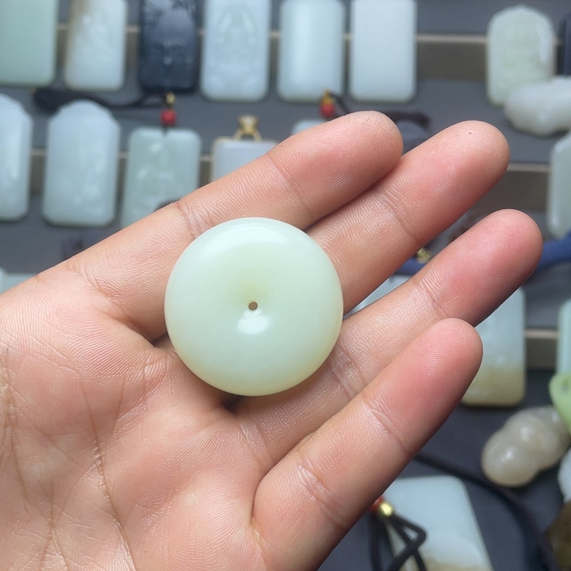 【闪购商品】和田玉吊坠(不含链)未镶嵌鞋*