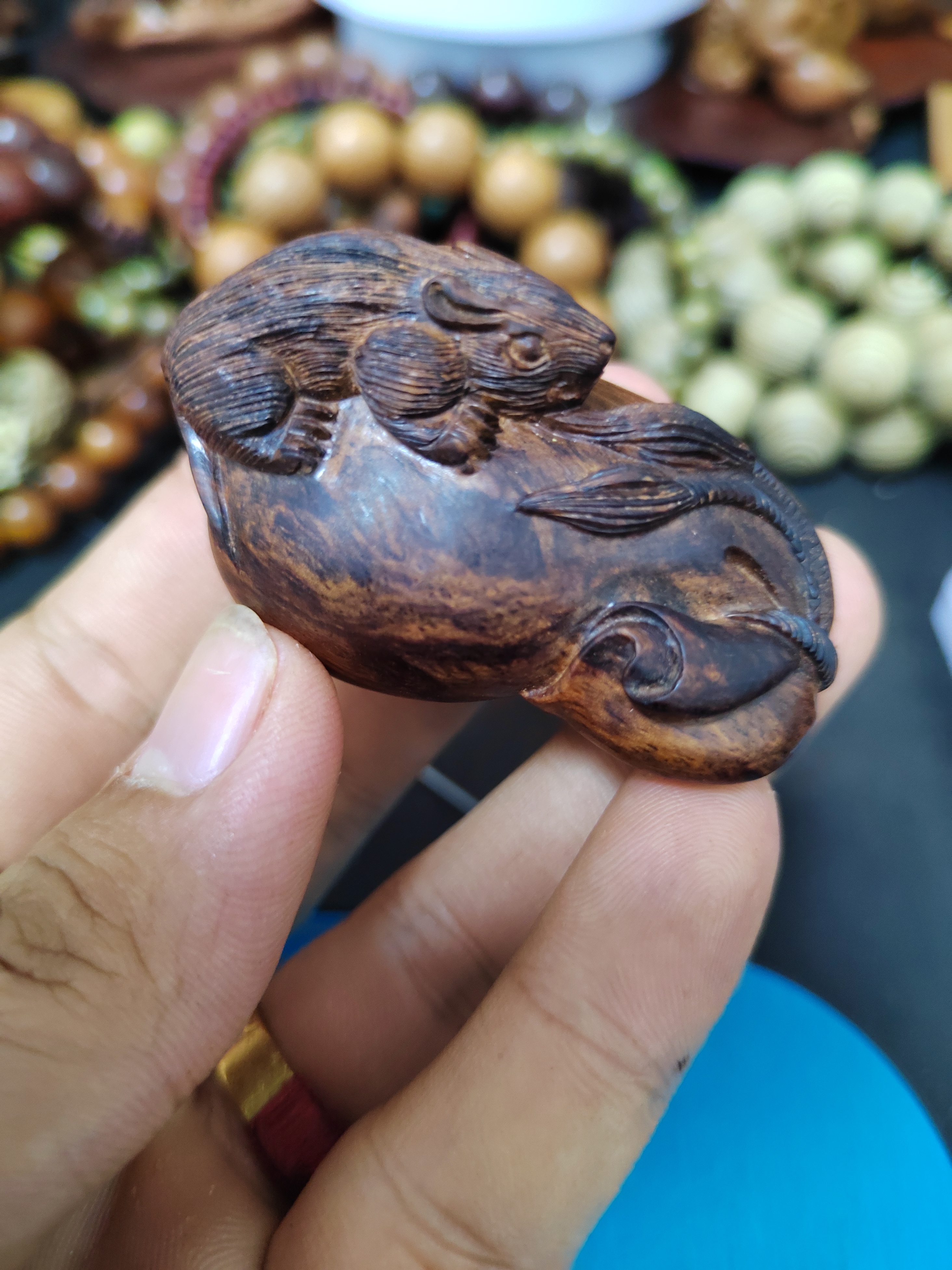 黄花梨手把件  （ 福鼠运财）约重27.8克