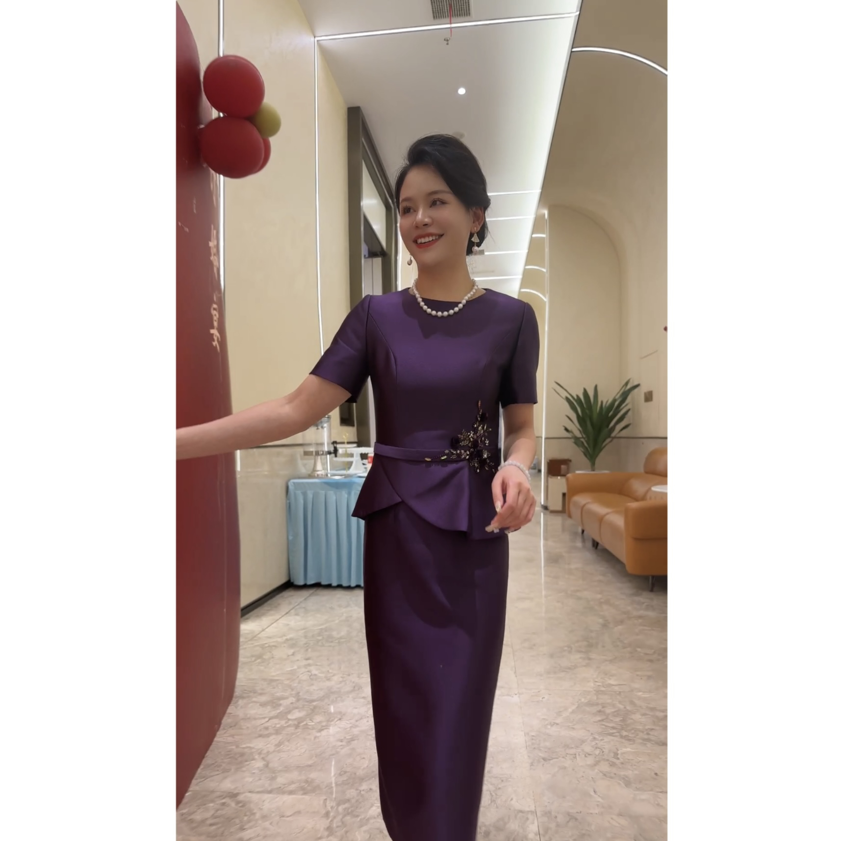 329-喜婆婆婚礼服装设计师轻奢气质显瘦圆领印花红人