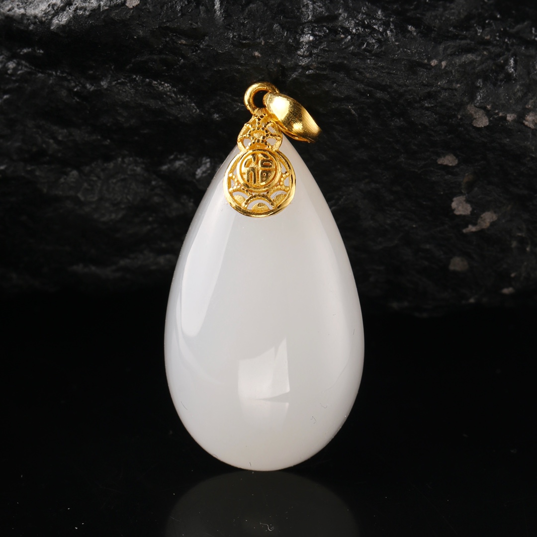 0.87克足金999镶嵌天然和田玉福字款精工水滴形足金吊坠共6.44克