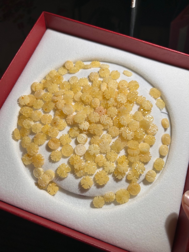 精品纯天然琥珀蜜蜡的 小克罗星 多样式发货 发其中的一个哦