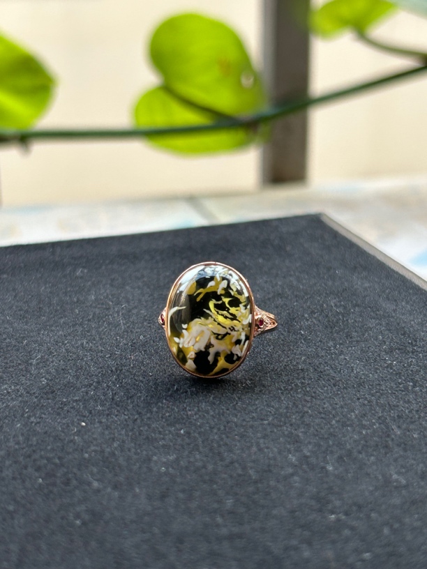 精品18 k 金镶嵌戒指
