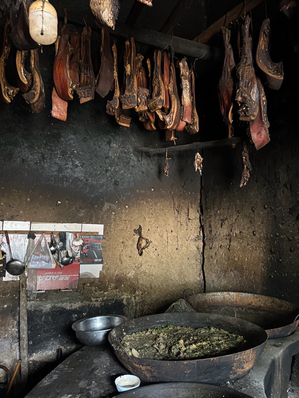 重庆巫溪农村土猪烟熏腊猪脚(一物一拍，现场称重)500g食用劲道