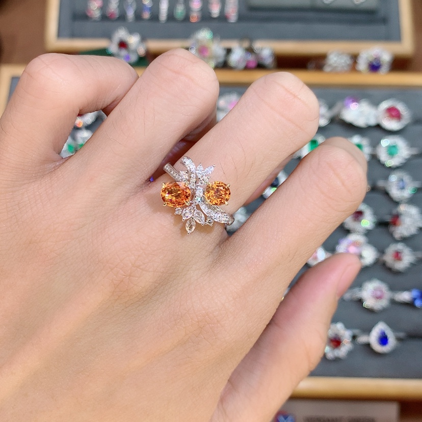 【闪购商品】石榴石（芬达石）戒指18K金镶嵌1.59ct