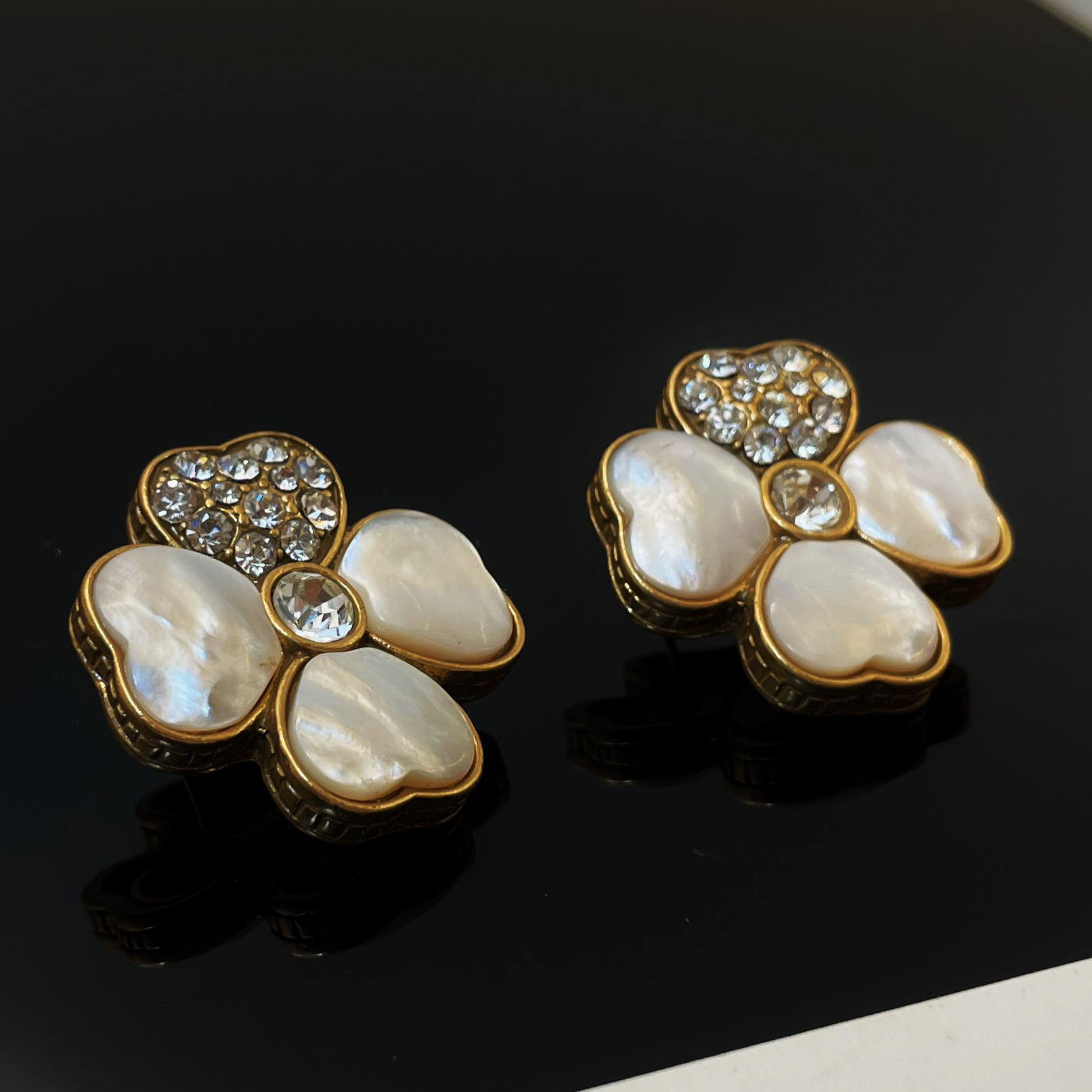 铜合金合成锆石耳饰 A6