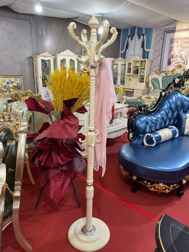 欧式铁艺挂衣架象牙白色