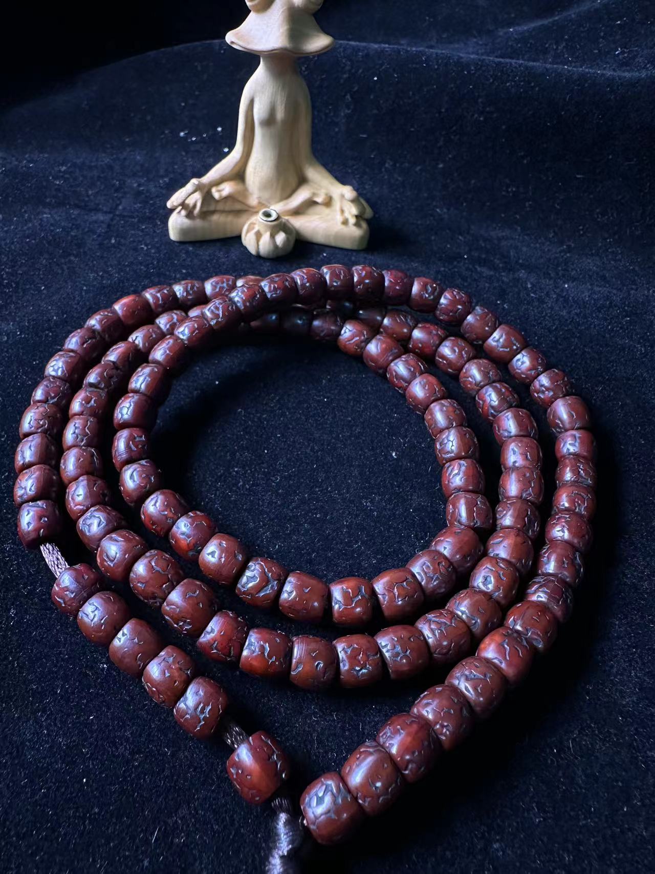 大年份手盘金刚菩提念珠