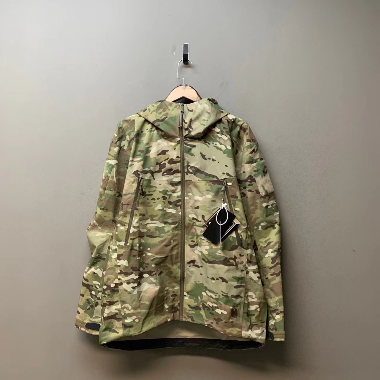 Arcteryx 始祖鸟/09290/Alpha Jacket Lt Gen2.1 冲锋衣 全码带吊