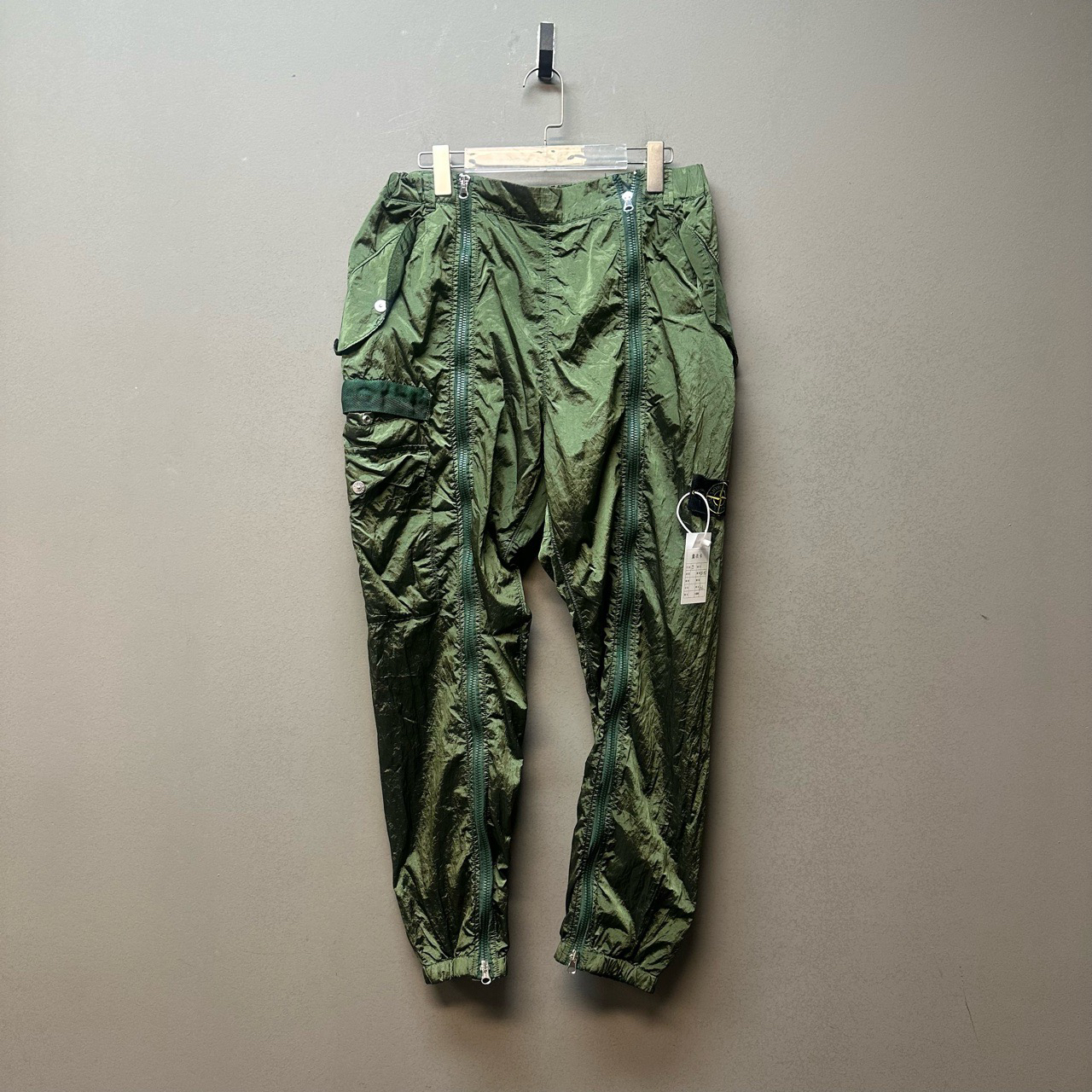 stone island 石头岛/08107/ 23fw 快拆金属尼龙长裤 绿色 33码