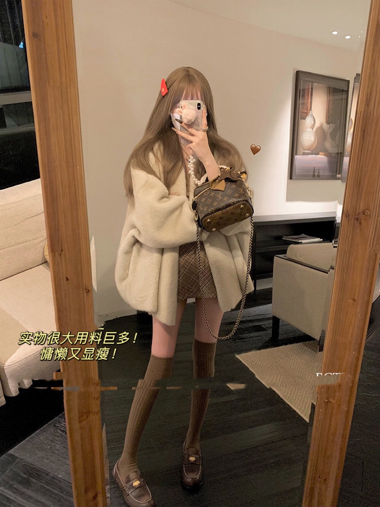 慵懒感！质感一绝斗篷款皮毛一体冬季毛毛环保外套女