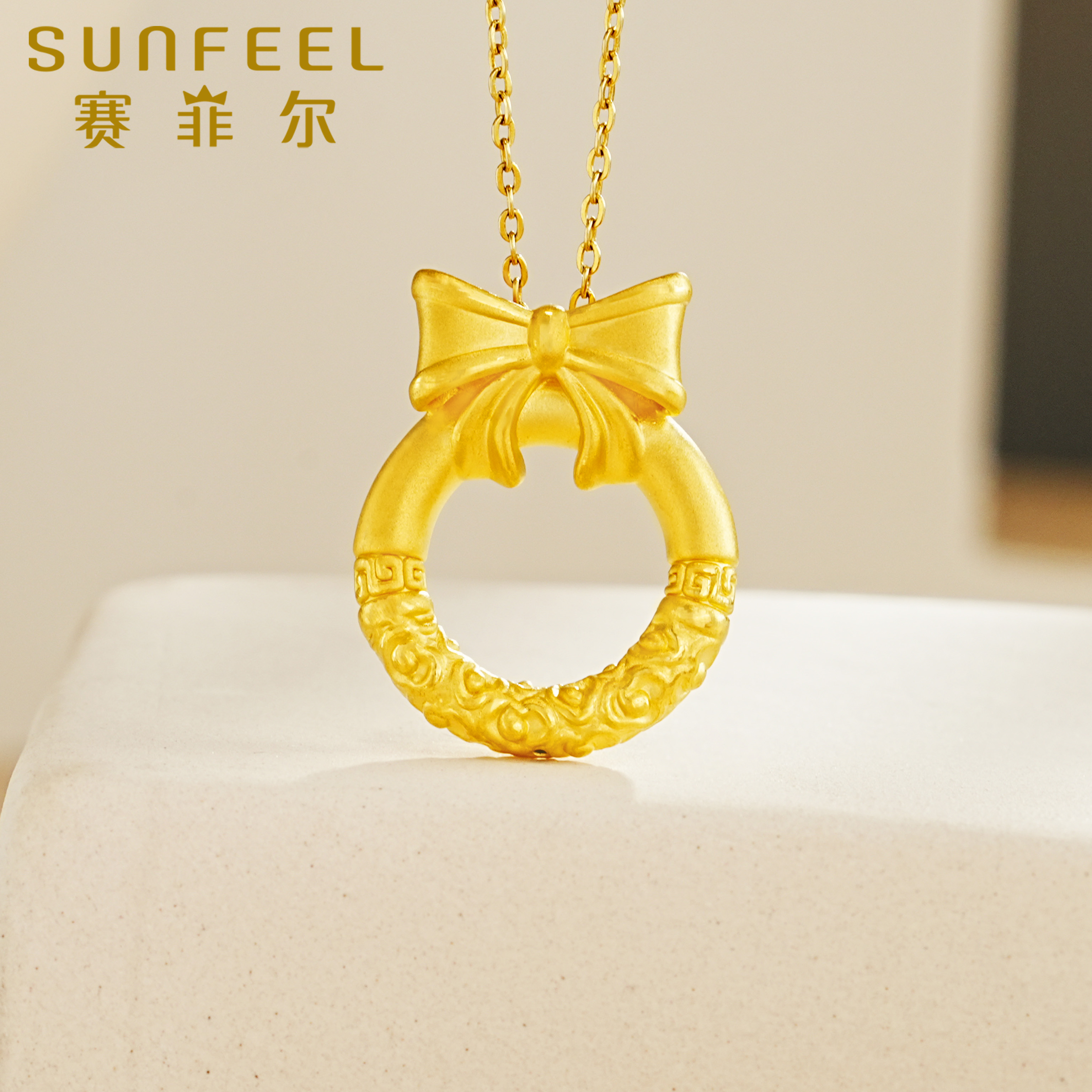 赛菲尔F精品3D足金999在逃公主蝴蝶结金箍圈黄金吊坠DYDS0470004