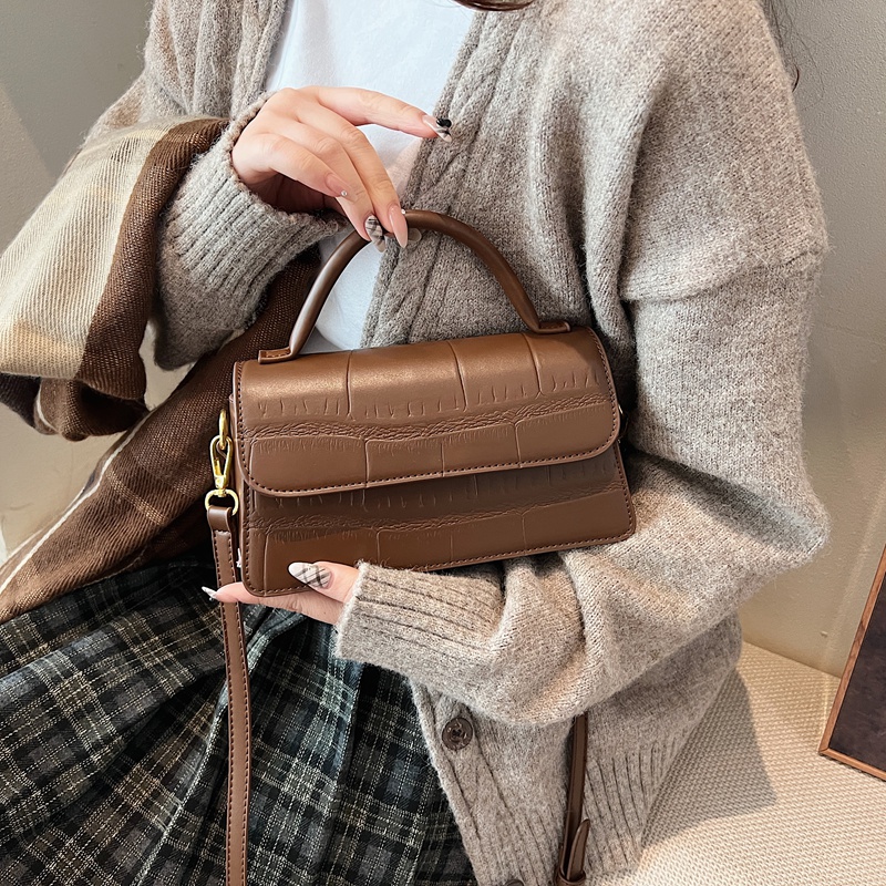 小众手提包包棕色单肩包包女士新款高级设计感轻奢小众休闲斜挎包