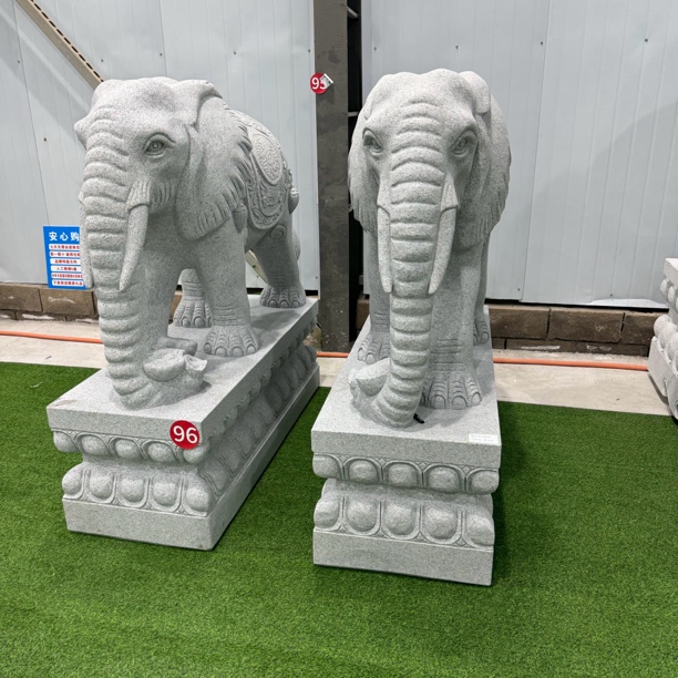 石雕大象一对别墅酒店门口摆放晚霞红花岗岩青石大象摆件