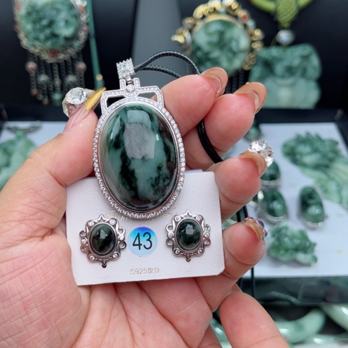【闪购商品】透闪石-蛇纹石玉耳坠，吊坠银S925镶嵌多***界