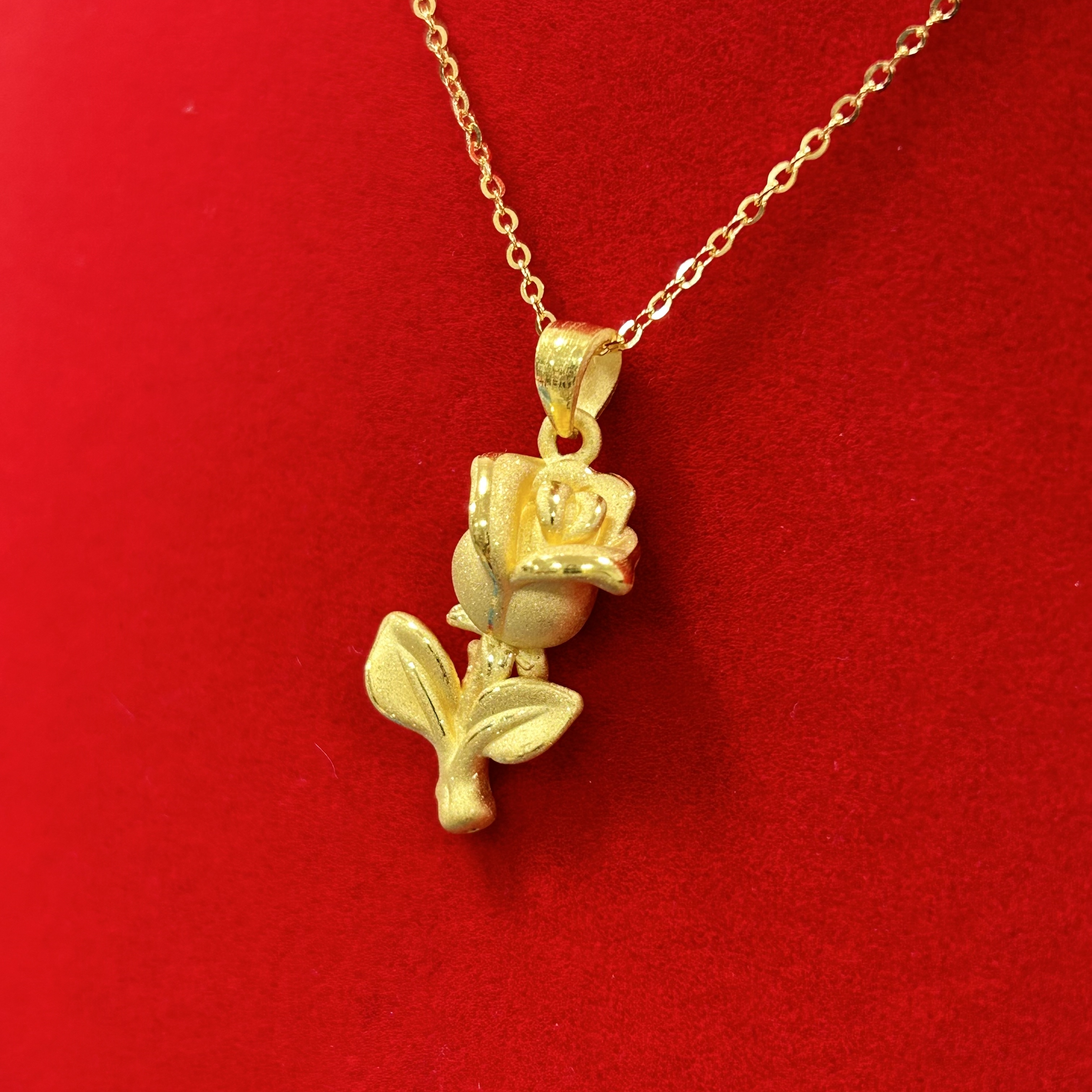 Chow Tai Seng/周大生足金时尚别致玫瑰花朵吊坠告白礼物轻奢女士
