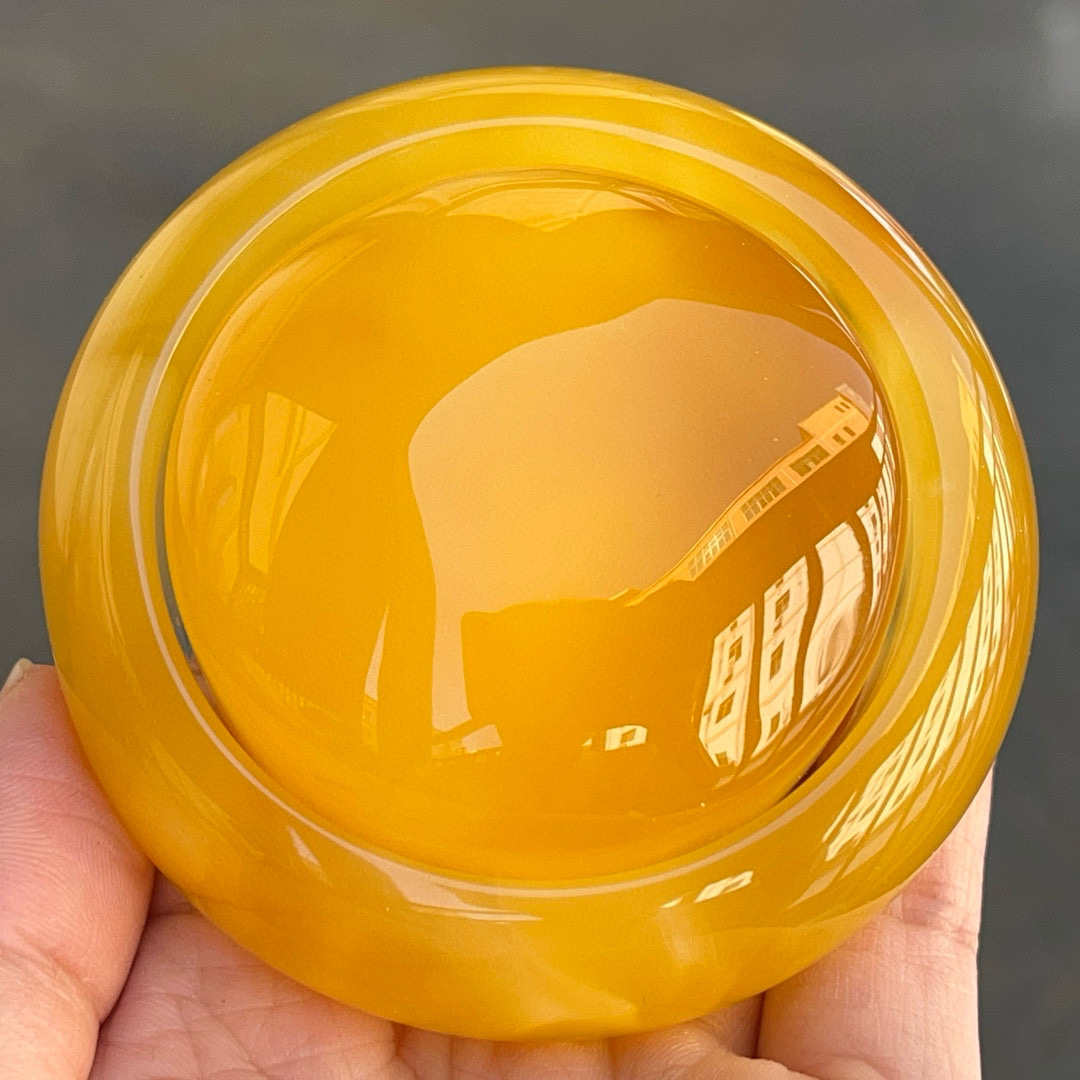 精美鸡油黄蜜蜡手镯，53.8圈口，一套重100克