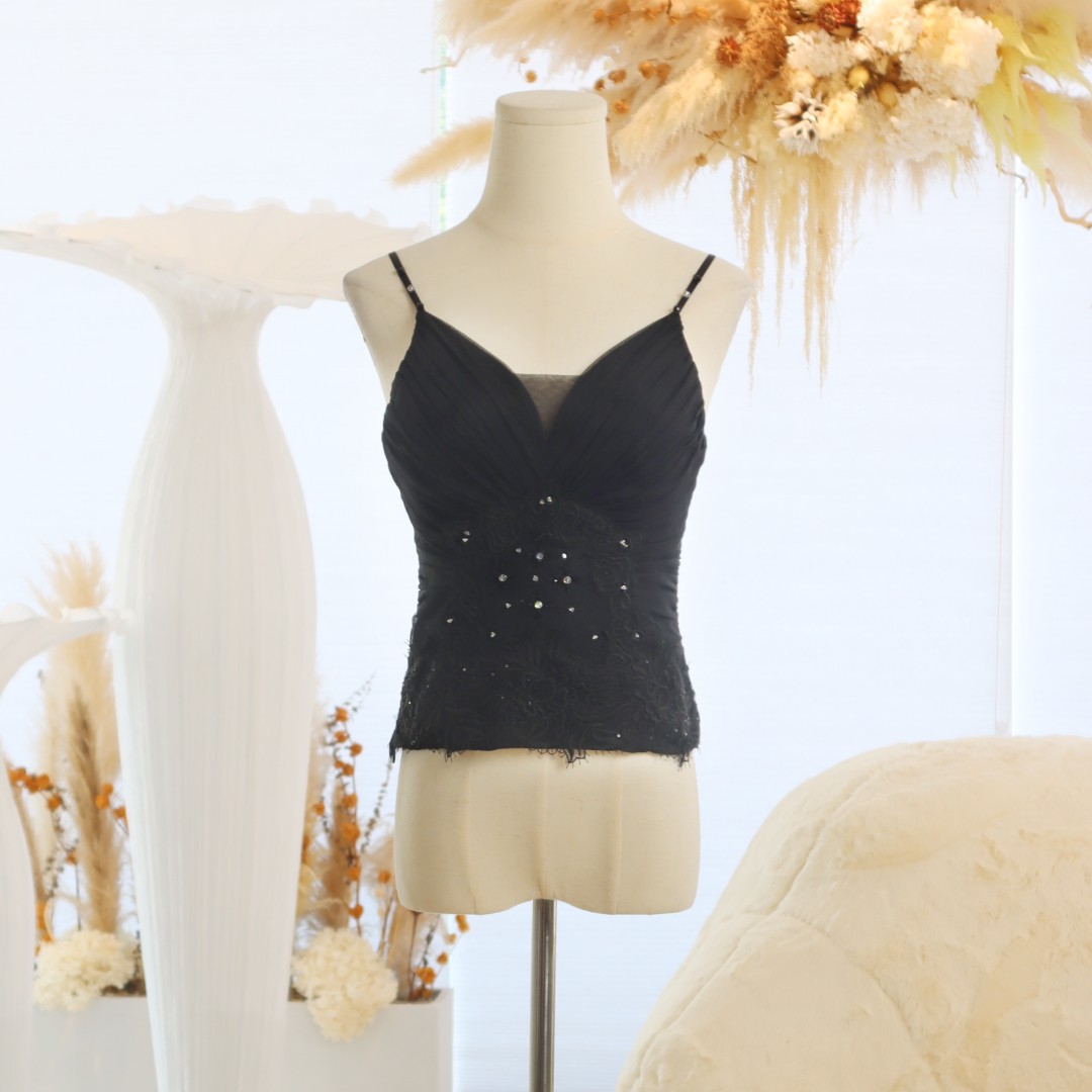 【设计师品牌】YINGCHOI黑白修身蕾丝烫钻美背吊带重工打底21003