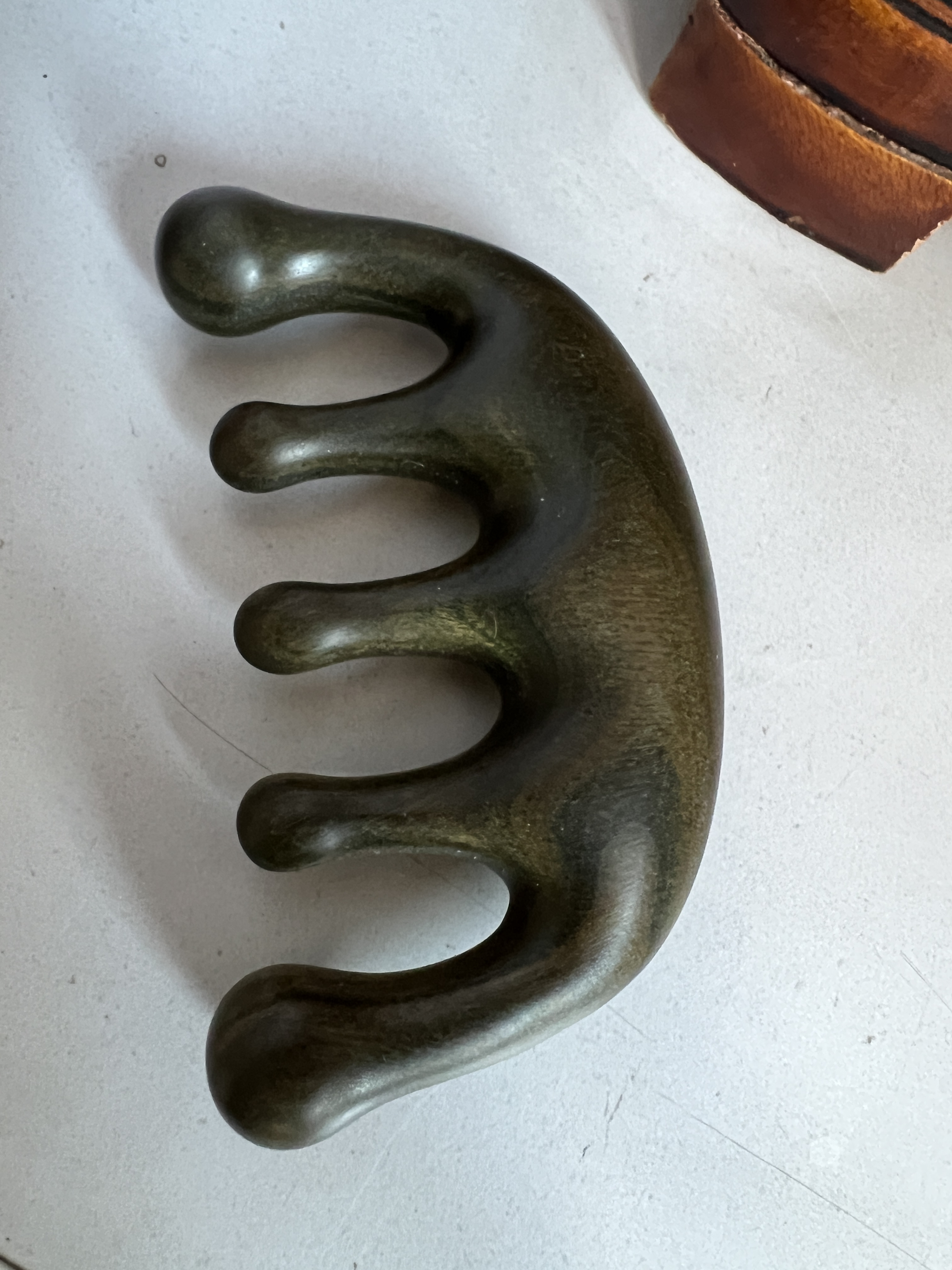 绿檀木大五球疏通经络按摩梳精品香味独特持久.长10宽5厚2疏通