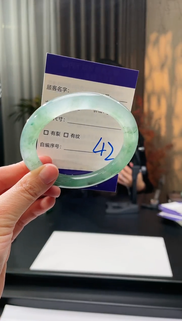【闪购商品】石英质玉手镯未镶嵌42（6364圈）