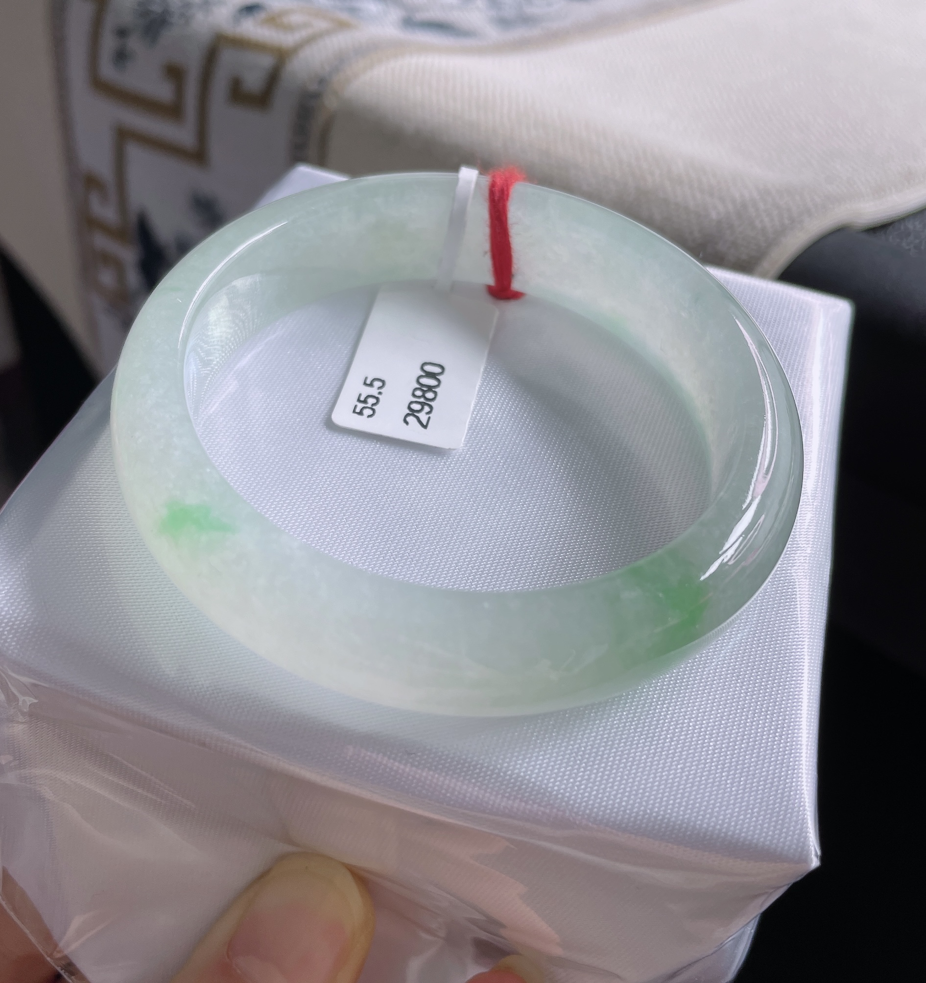 冰种飘绿55-56圈宽边正圈高雅气质正品天然缅甸翡翠A货手镯冰透