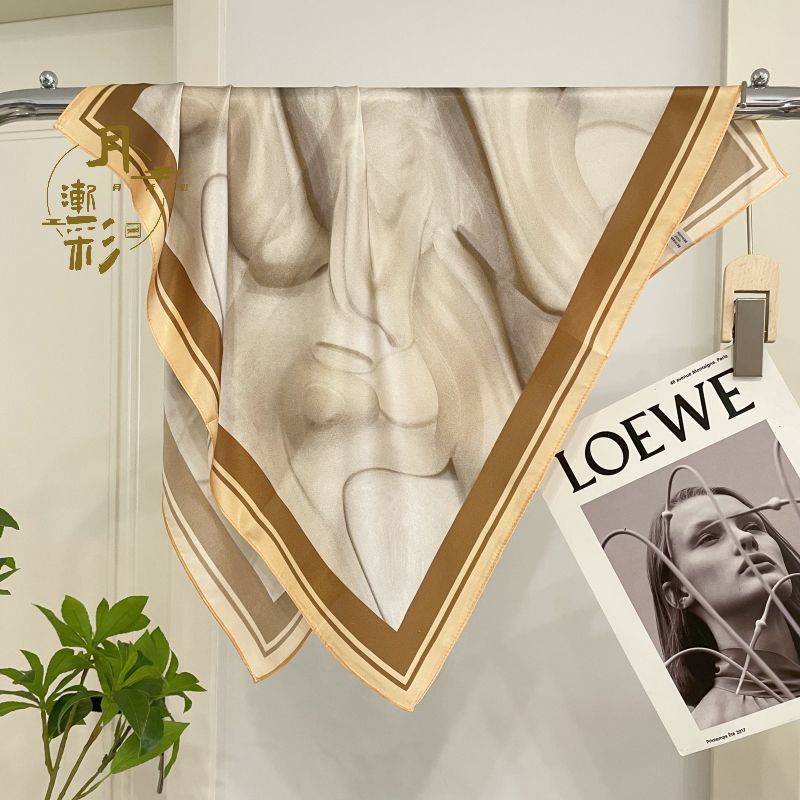 鎏金浅咖 100%桑蚕丝素绉缎12姆米丝巾 65x65cm