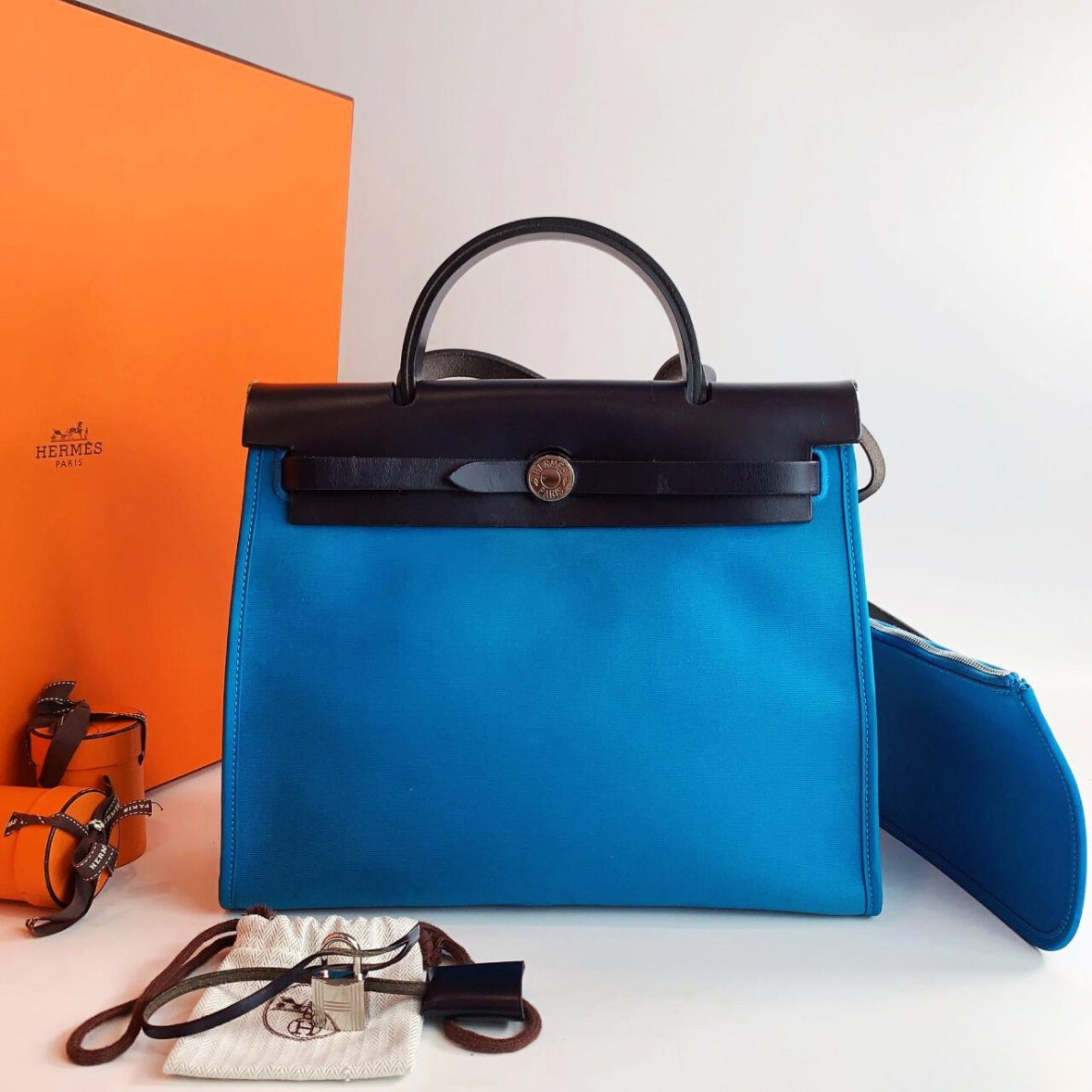 99新 Hermes/爱马仕 【老于】herbag39黑色翻盖蓝色银扣帆布a单肩包